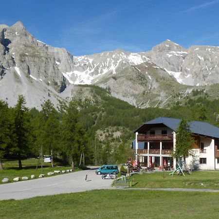 ホテル Auberge Des Aiguilles Entraunes エクステリア 写真