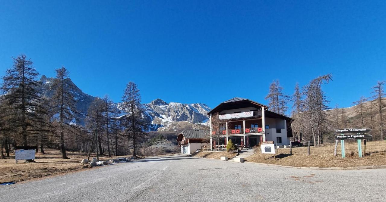 ホテル Auberge Des Aiguilles Entraunes エクステリア 写真