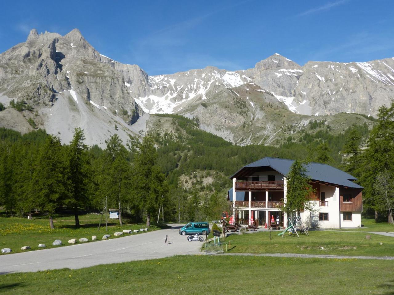 ホテル Auberge Des Aiguilles Entraunes エクステリア 写真